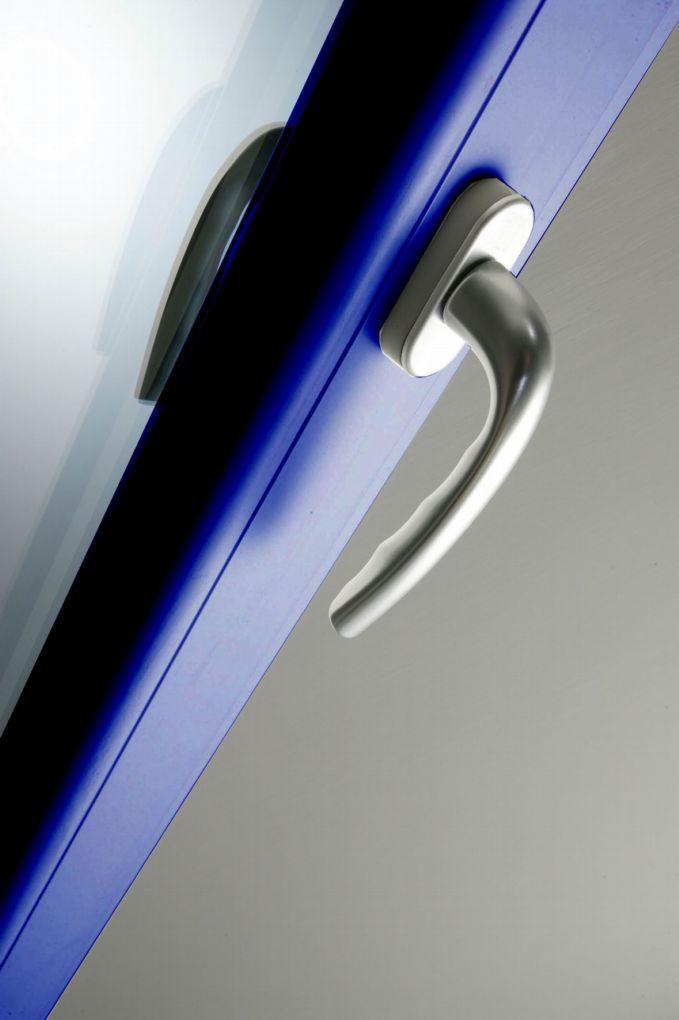 Kolorowe i nietypowe – dobieramy okna do domu