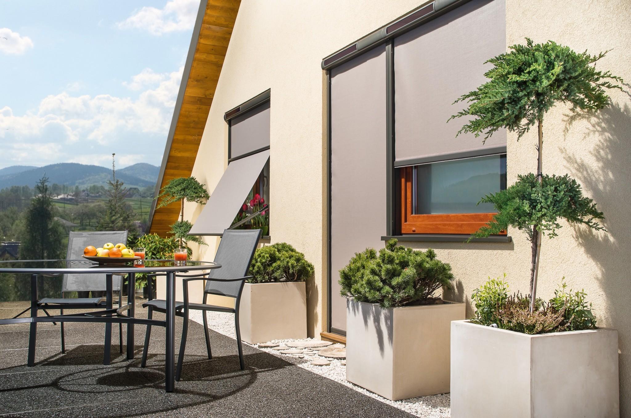 Markizy nowej generacji do okien pionowych – skuteczna ochrona przed nagrzewaniem