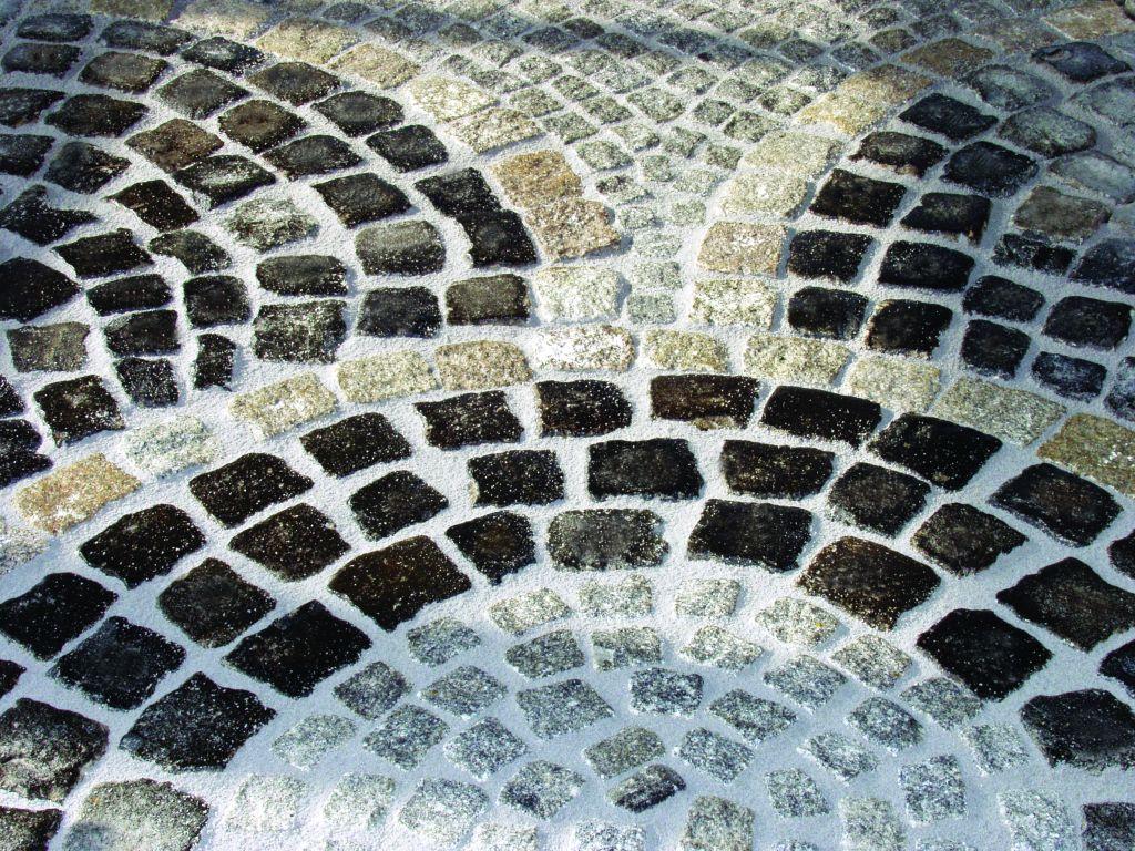 Układanie kostki brukowej metodą drenażową: dobieramy fugi