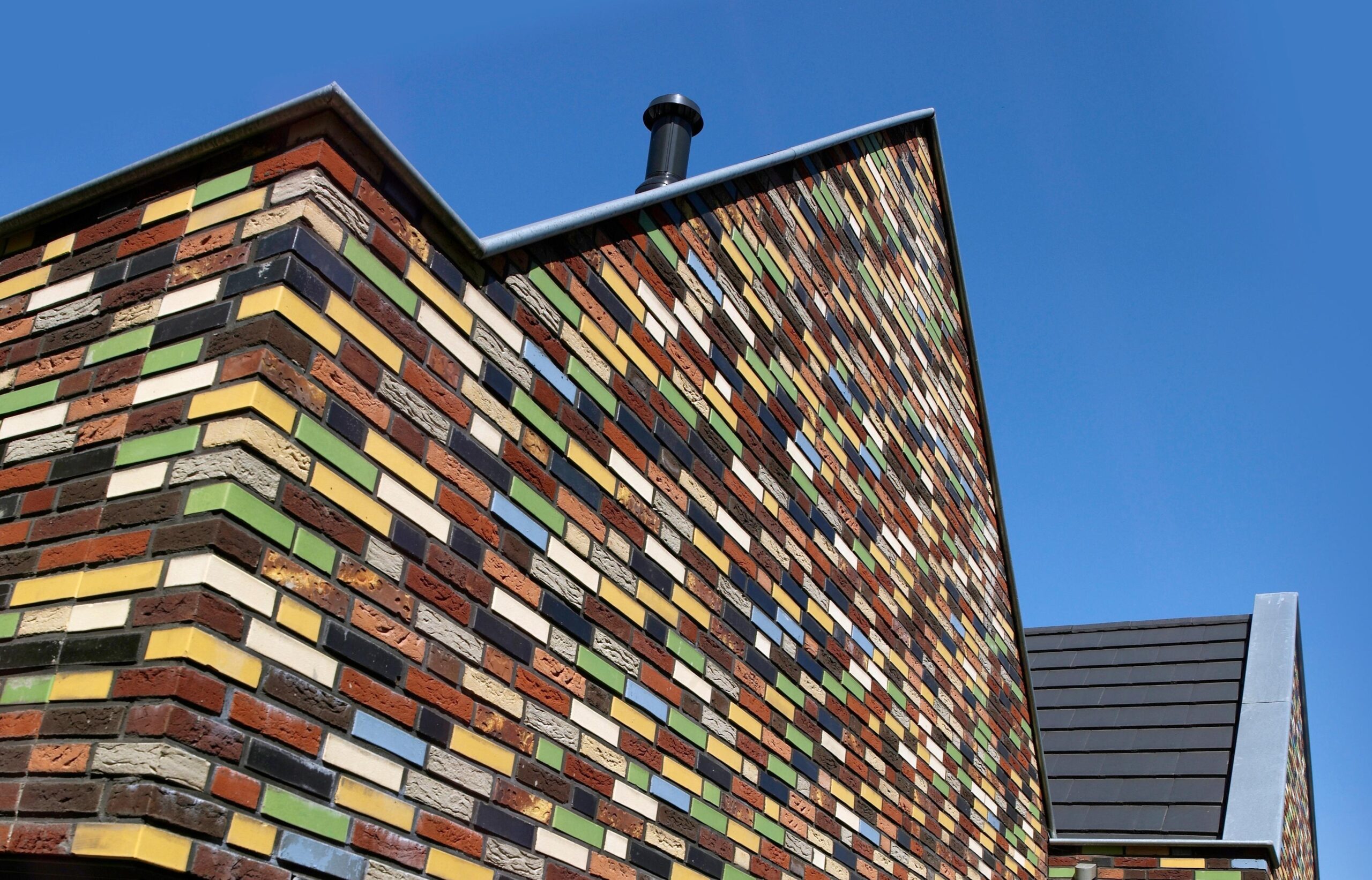 Ceramiczne trendy, czyli co jest najmodniejsze na dach i elewację