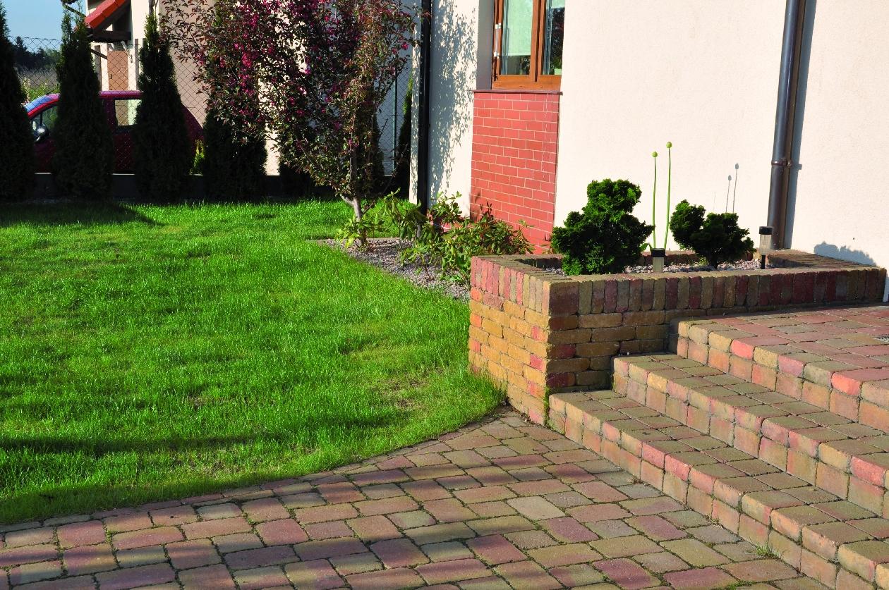 Stopień po stopniu – czyli z czego zbudować schody w ogrodzie