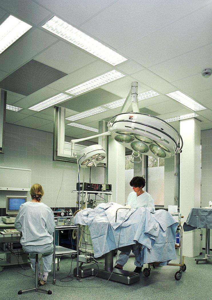 Sufity podwieszane w obiektach medycznych