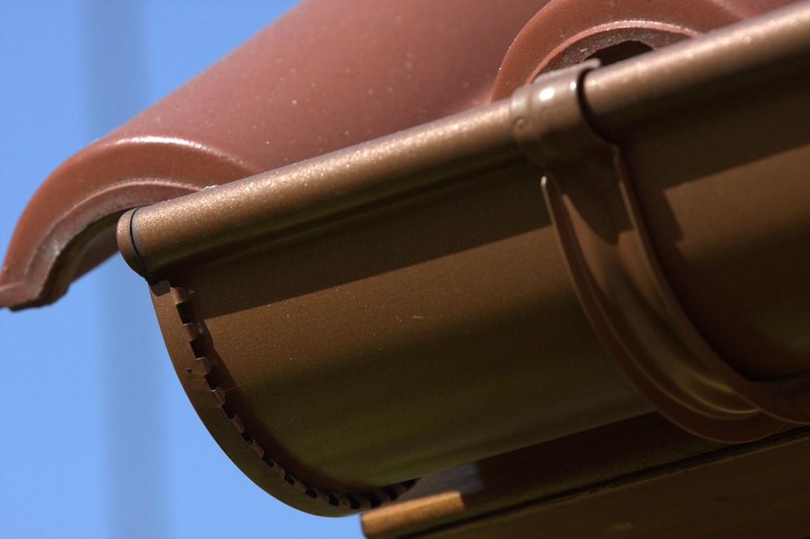 Na ratunek rynnom – jak odciążyć je od nadmiaru śniegu?