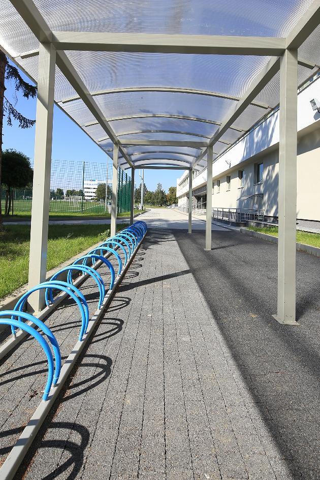 W barwach nadmorskiego nieba – nowa nawierzchnia przy basenie Politechniki Gdańskiej