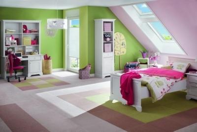 Dobry klimat na poddaszu – czym się kierować, wybierając okna połaciowe?