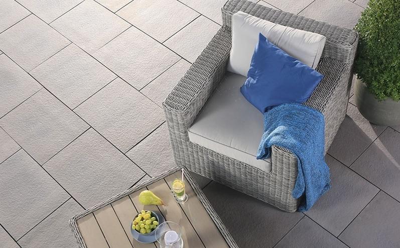 Taras wet-cast – jak układać płyty tarasowe?