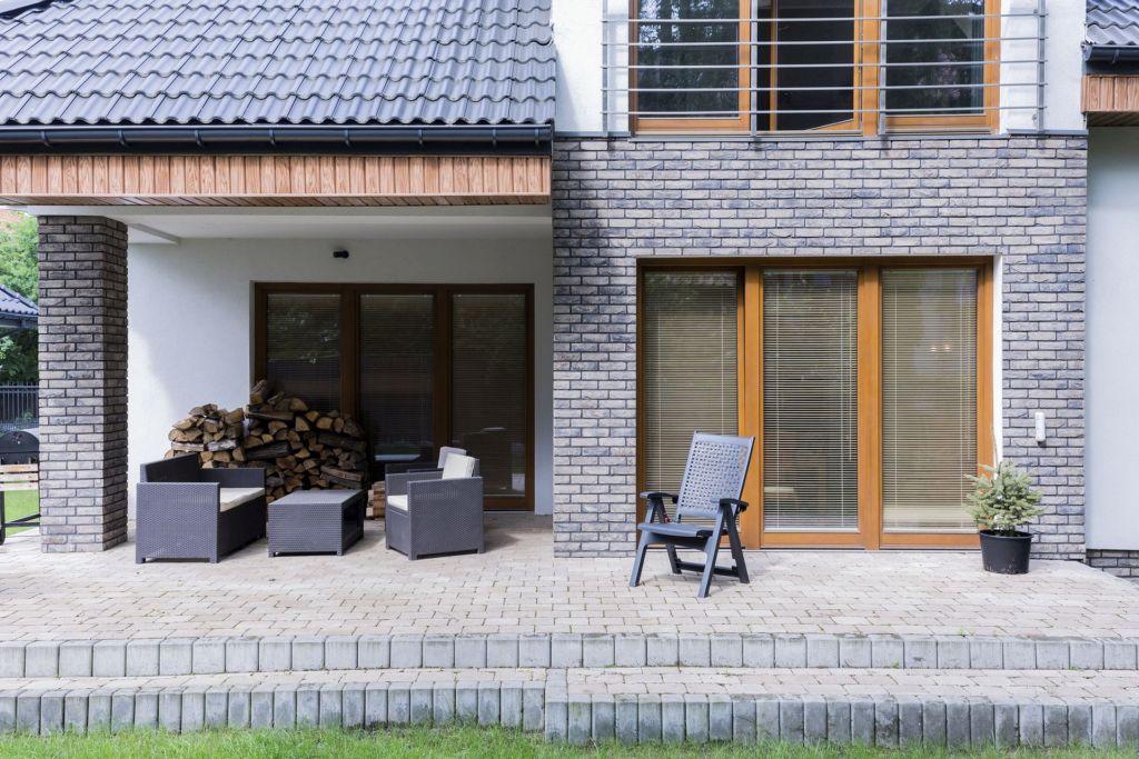 Jak zaimpregnować elewację i inne powierzchnie wokół domu?