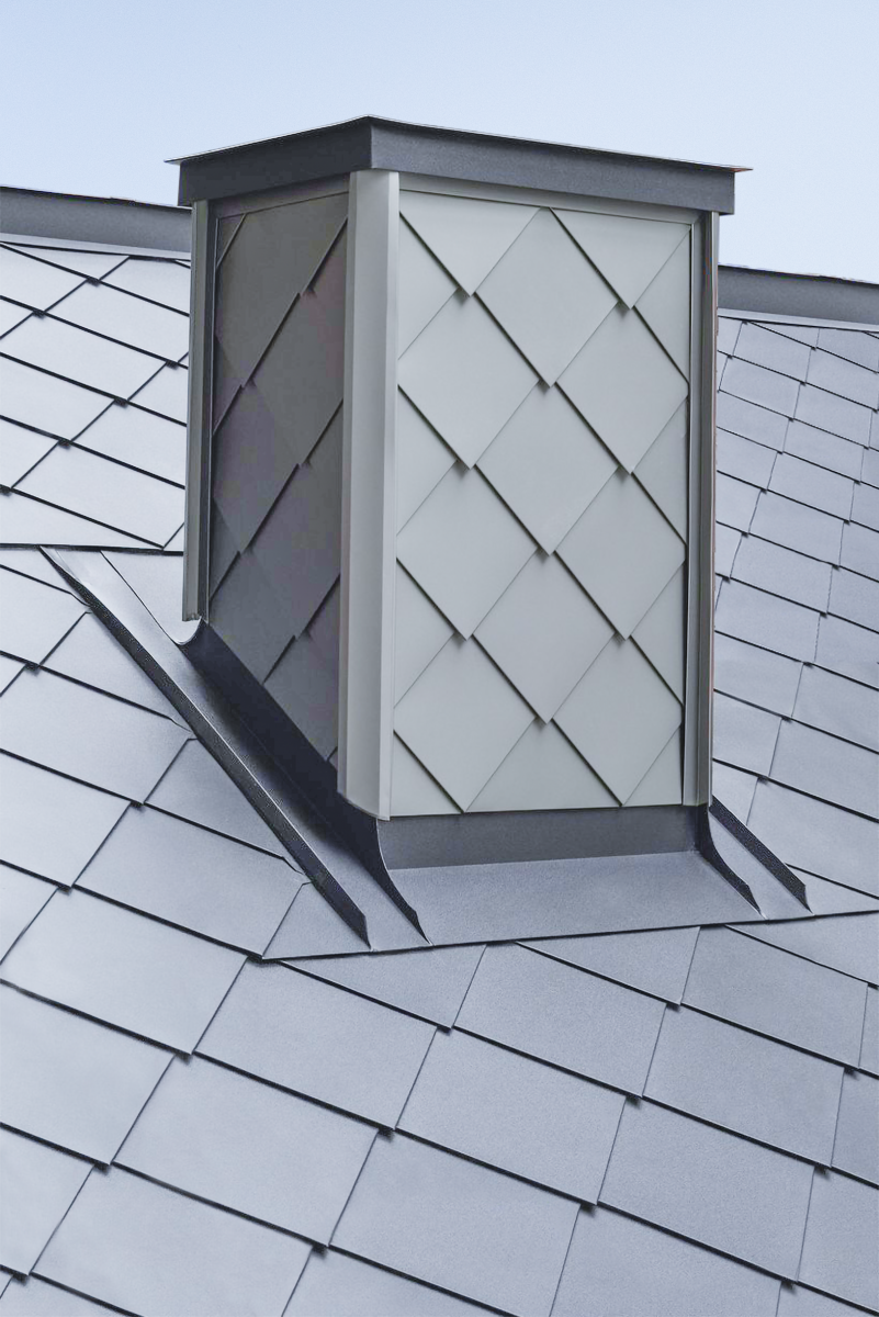 Montaż paneli Karo na kominie