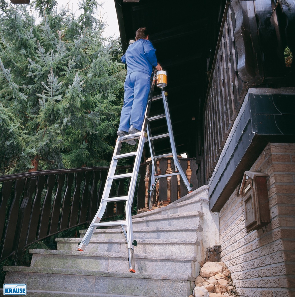 Nierówne lub niestabilne podłoże? To żadna przeszkoda dla drabiny