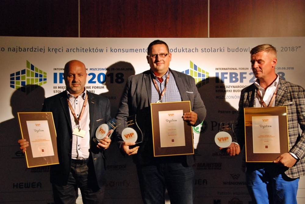 FAKRO otwiera DRZWI na świat