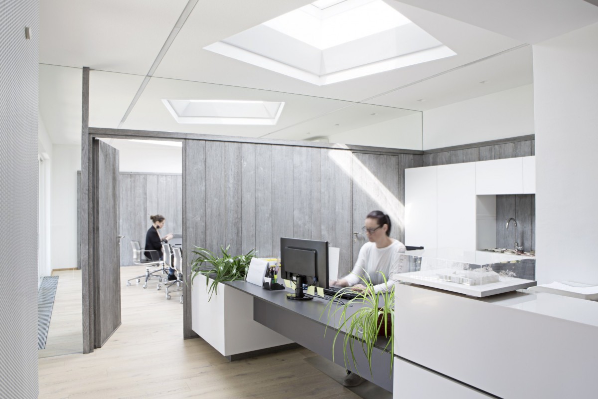 Czy pracownicy biurowi pracują w zdrowych warunkach?