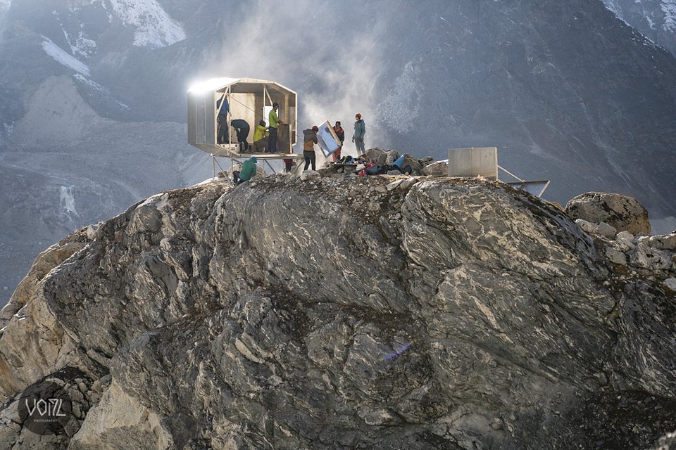 Nepal: Biwak pod wiszącą skałą