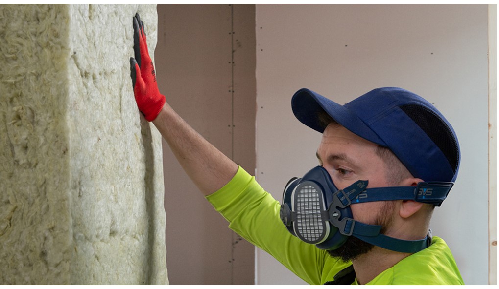 Szklana lub skalna – jak dobrać odpowiednią wełnę do różnych zastosowań?