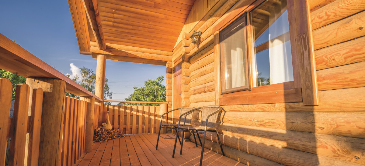 Czasem słońce, czasem deszcz, ale ochrona i kolor wciąż bez zmian! Lazurujemy drewno w 3 prostych krokach