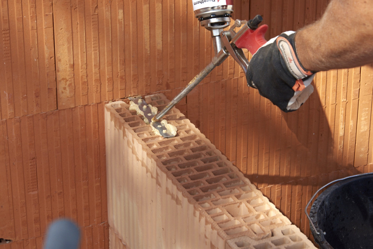 Nierdzewne łączniki murowe – nowość w ofercie Porotherm