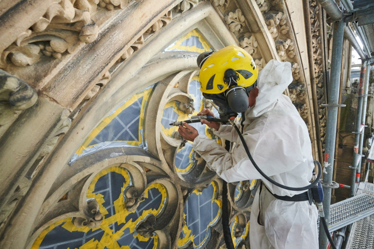 Kärcher czyści kościół św. Jana nad jeziorem Feuersee  w Stuttgarcie