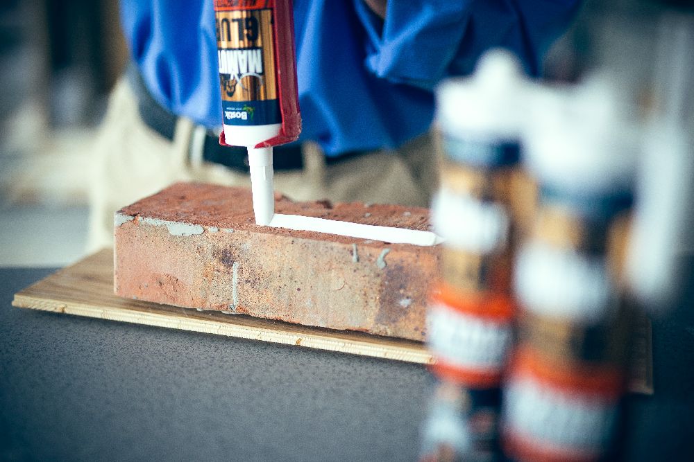 Bostik MAMUT GLUE – siła mamuta co klei wszystko i trzyma natychmiast!