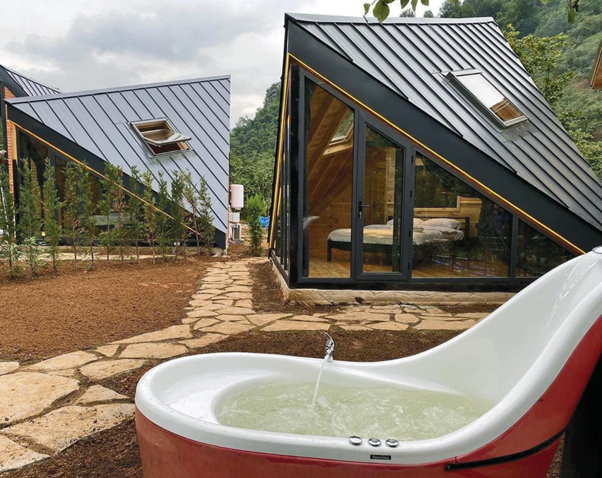 BLISKO NATURY Z DALA OD ZGIEŁKU MIASTA