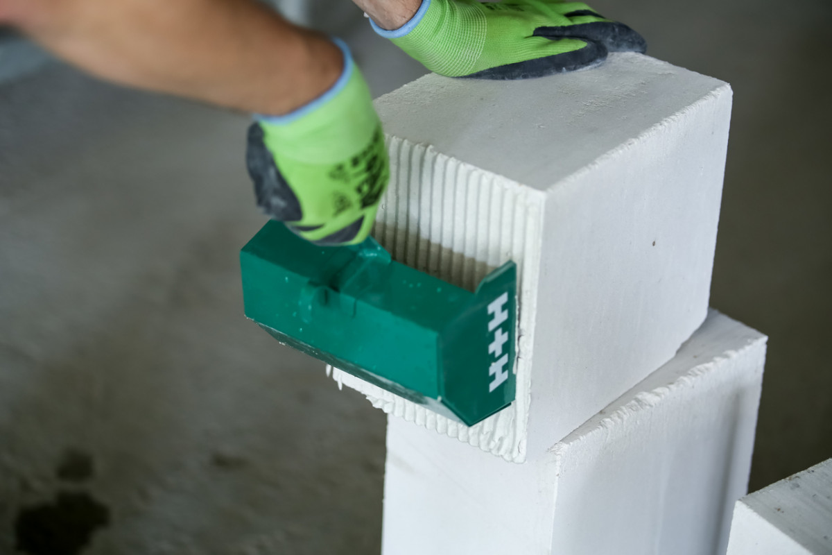 Ciepłe ściany w dobrym klimacie. Powody, dla których warto budować z bloczków silikatowych H+H