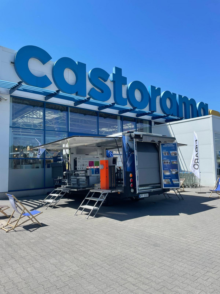 Nice Show Car – prezentuje produkty przed marketami budowlanymi