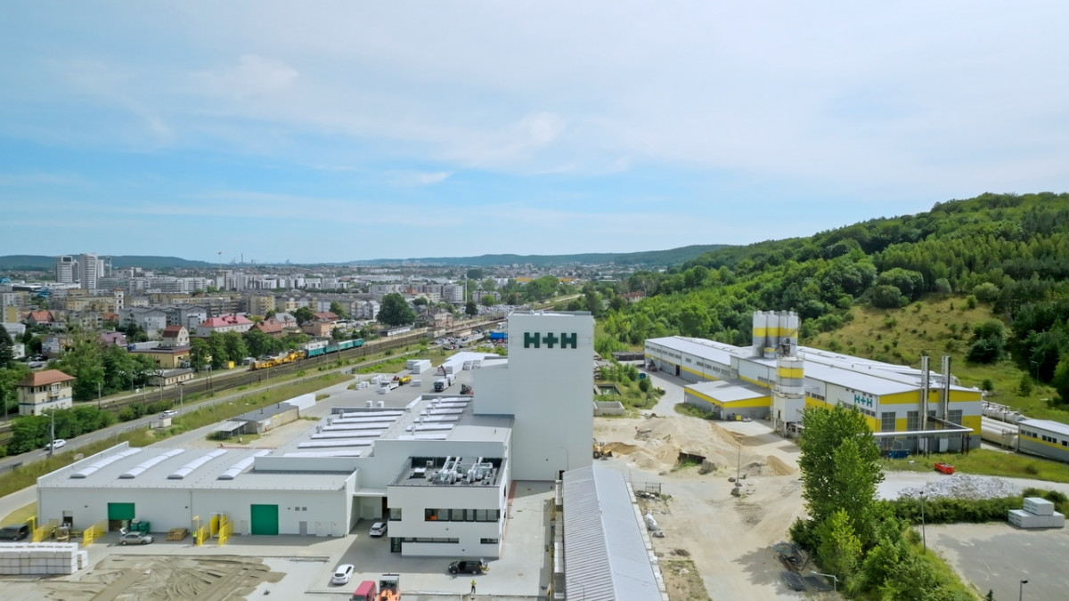 Ruszył nowy zakład H+H produkujący silikaty w Redzie