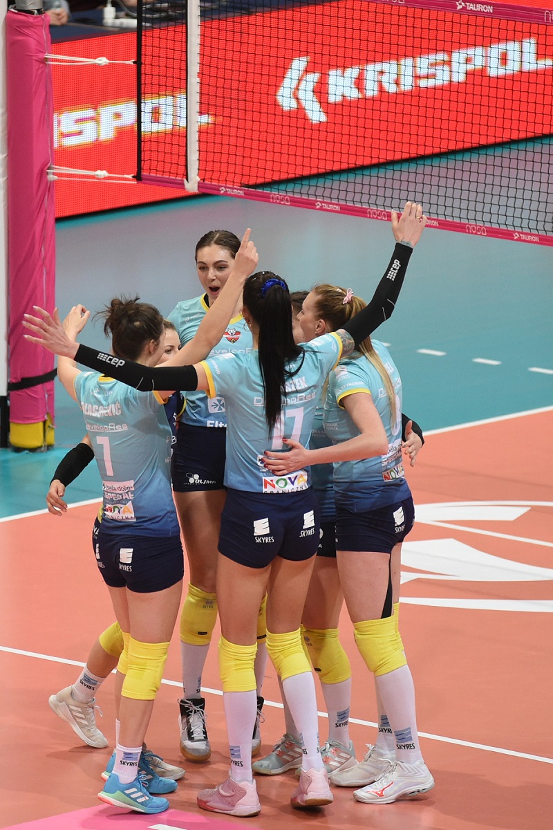 Marka KRISPOL gra z najlepsza ligowa siatkowka swiata 3