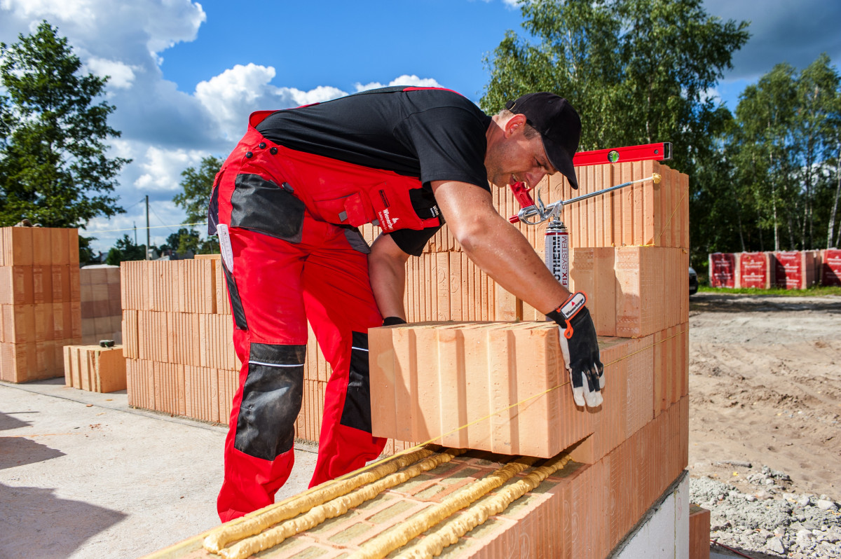 Sucha zaprawa Dryfix, czyli sposób na murowanie zimą