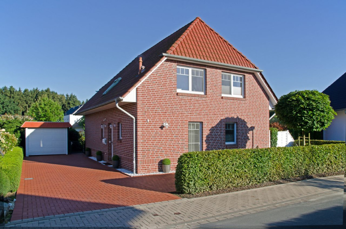 Jak wyczyścić i zaimpregnować powierzchnie wokół domu?