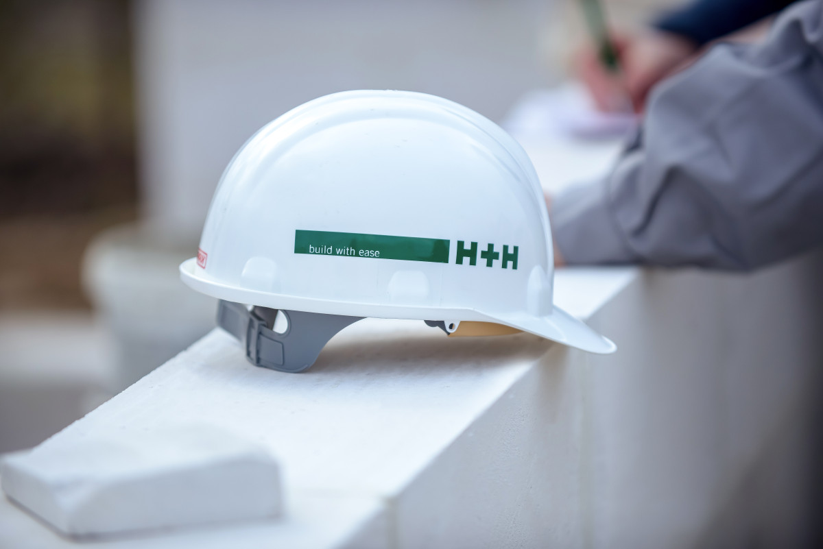 Gdy planujesz lub budujesz – na co warto zwrócić uwagę przy wyborze materiałów do wznoszenia ścian?