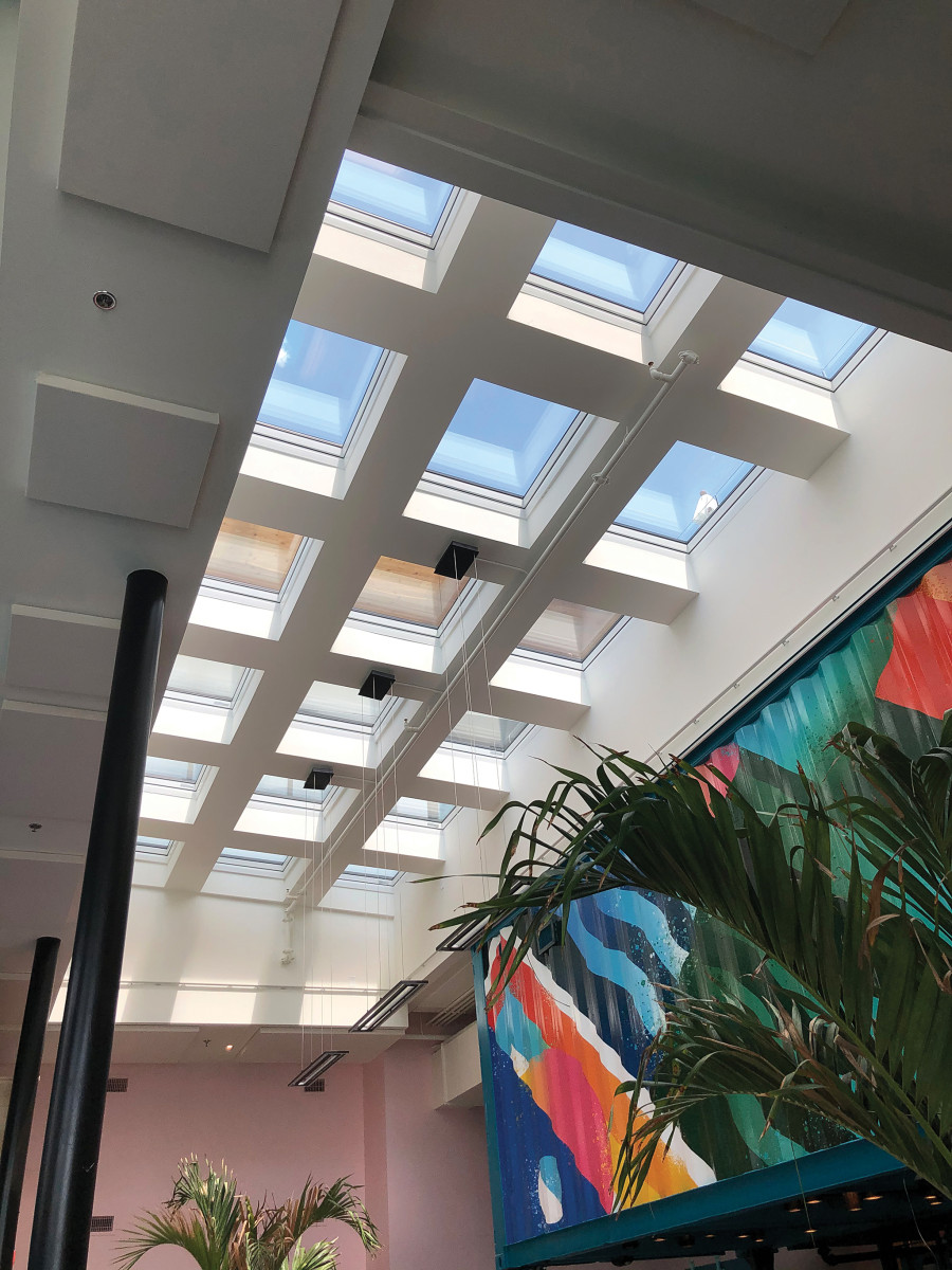 OKNA DO DACHÓW PŁASKICH W NADMORSKICH RESTAURACJACH W USA