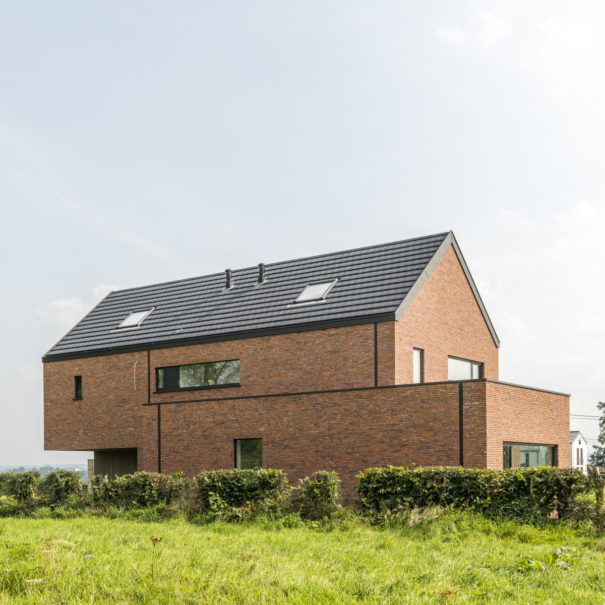 Okiem eksperta: 10 powodów, dla których w 2022 r. inwestorzy wybierali dachówkę ceramiczną