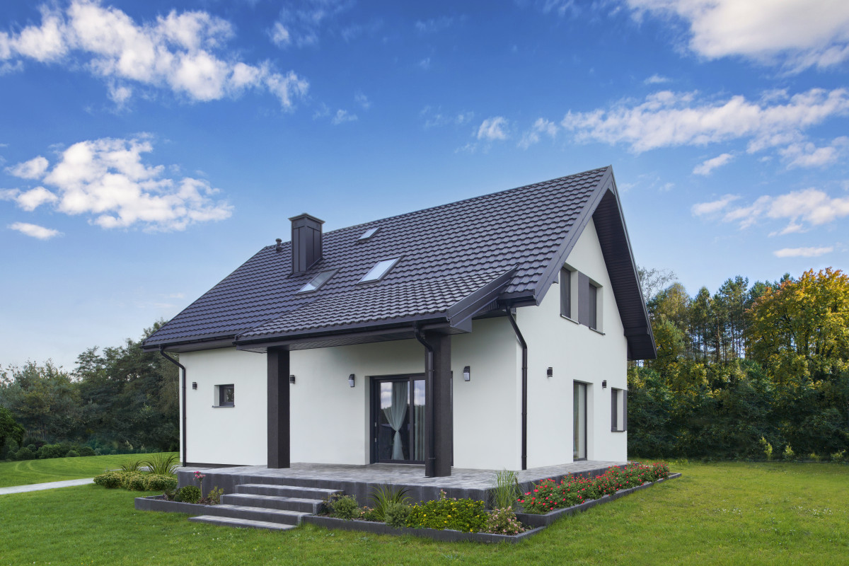 Co wybrać – klasyczną dachówkę czy nowoczesną blachodachówkę?