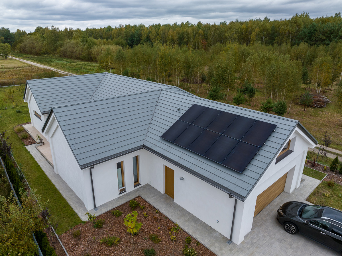 Cementowa dachówka KAPSTADT – nowoczesna konstrukcja i zachwycająca estetyka