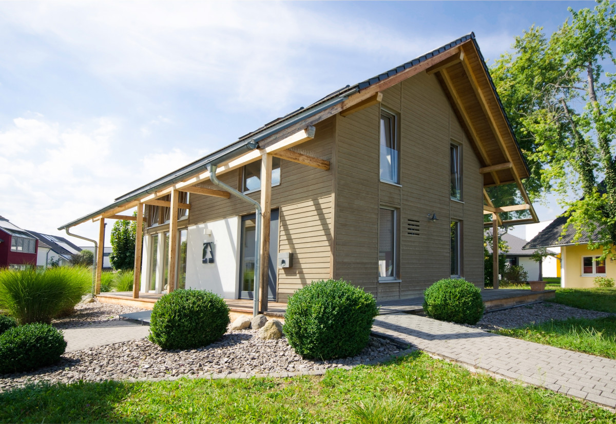 Jak zabezpieczyć surowe drewno elewacyjne?