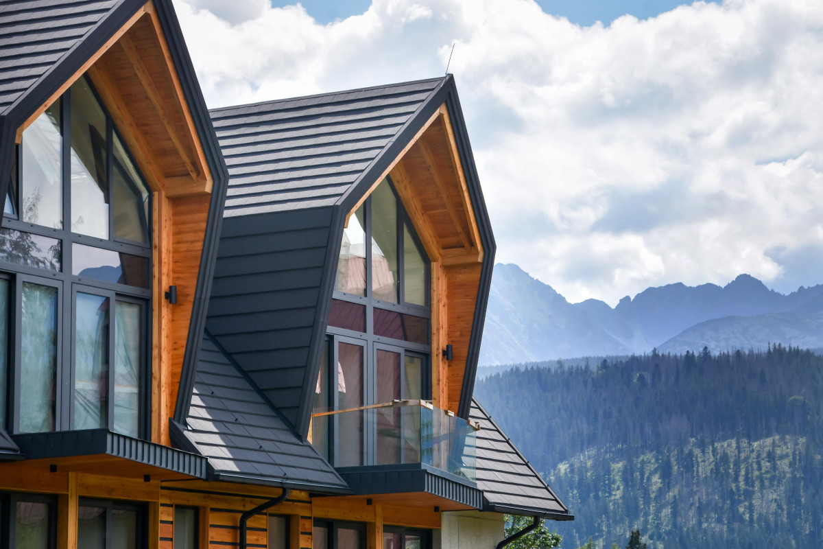 NOWOCZESNA BLACHODACHÓWKA Z POSYPKĄ GERARD AHI Roofing