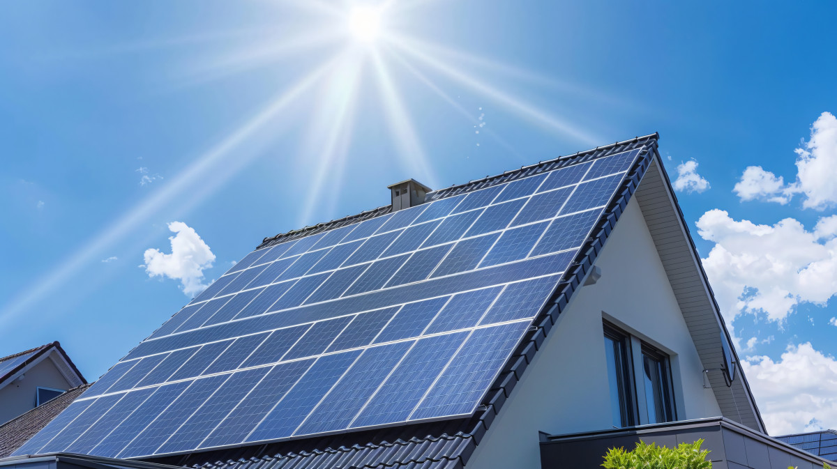 Jak przygotować dom na zmiany klimatu? Dach odgrywa kluczową rolę w ochronie przed trudnymi warunkami atmosferycznymi