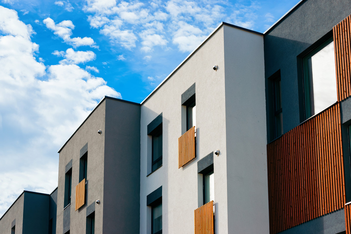 Doskonały wygląd elewacji na lata z gwarancją na nieporastanie, niezależnie od użytego materiału ociepleniowego? Z tynkiem hydrofilowym to możliwe!