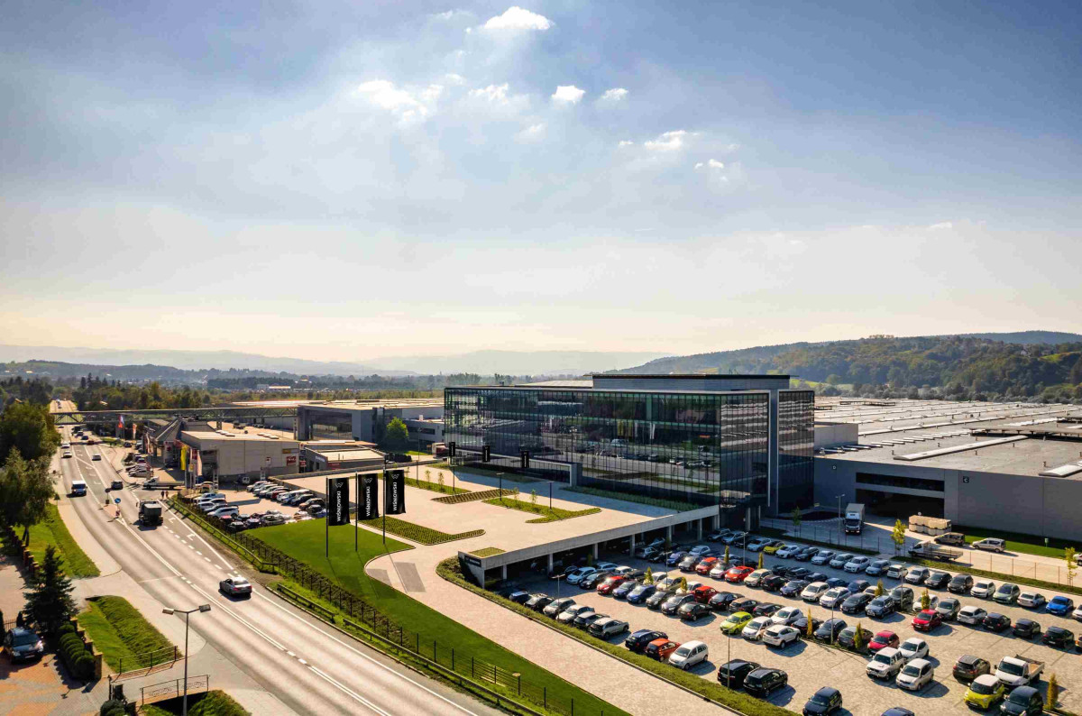 Biurowiec firmy WIŚNIOWSKI w II etapie konkursu “Obiekt roku w systemach Aluprof”