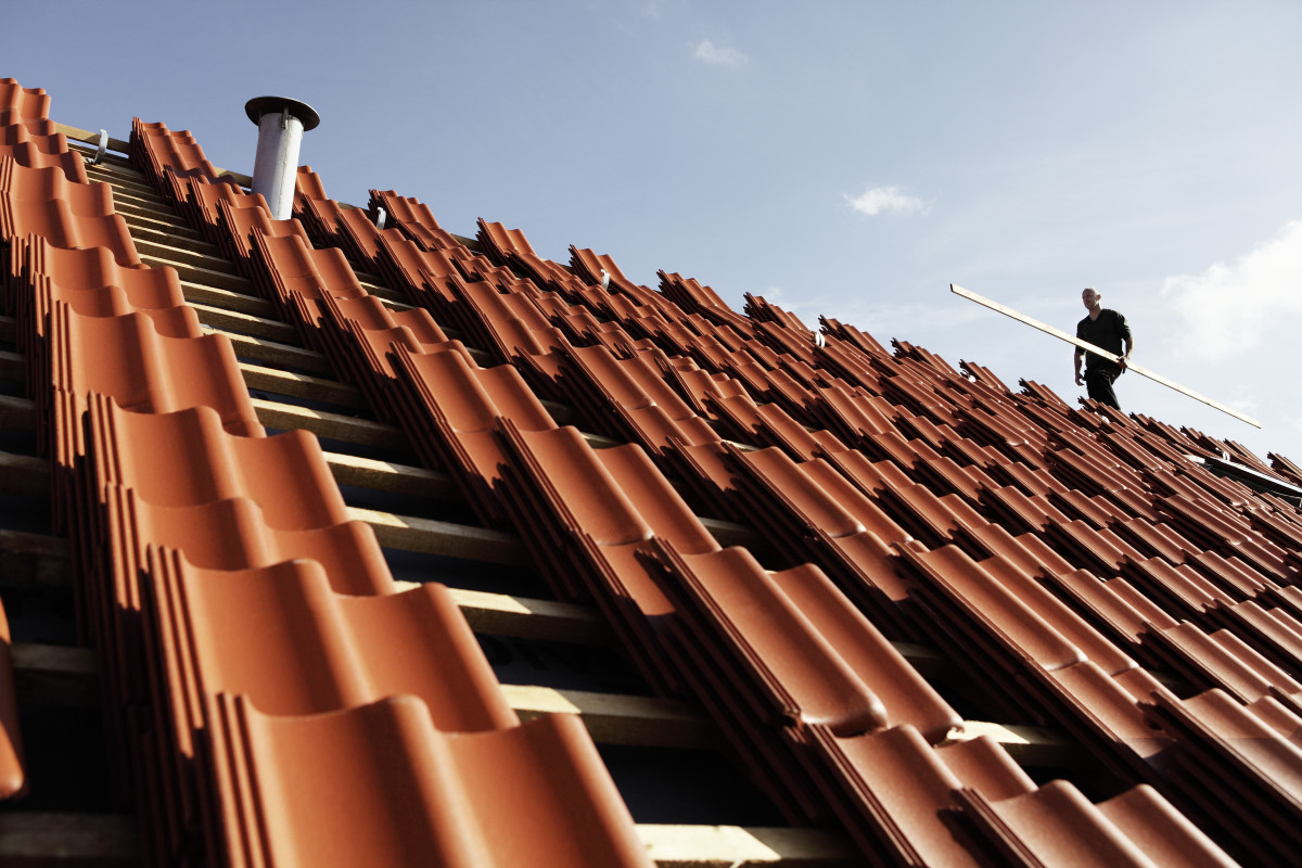 Po czym poznać dobrego dekarza? Podpowiadamy, na co zwrócić uwagę przy wyborze ekipy dekarskiej