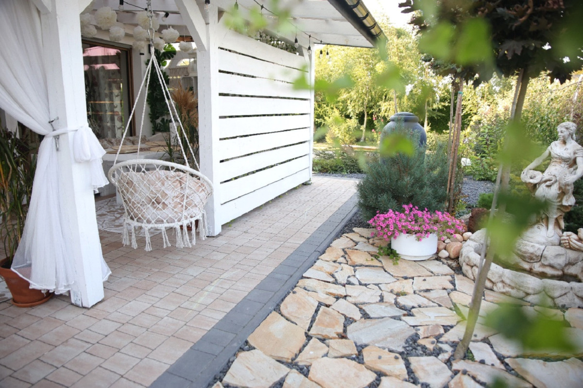 Jak ocieplić wygląd tarasu ułożonego z kostki brukowej? Porady i wskazówki