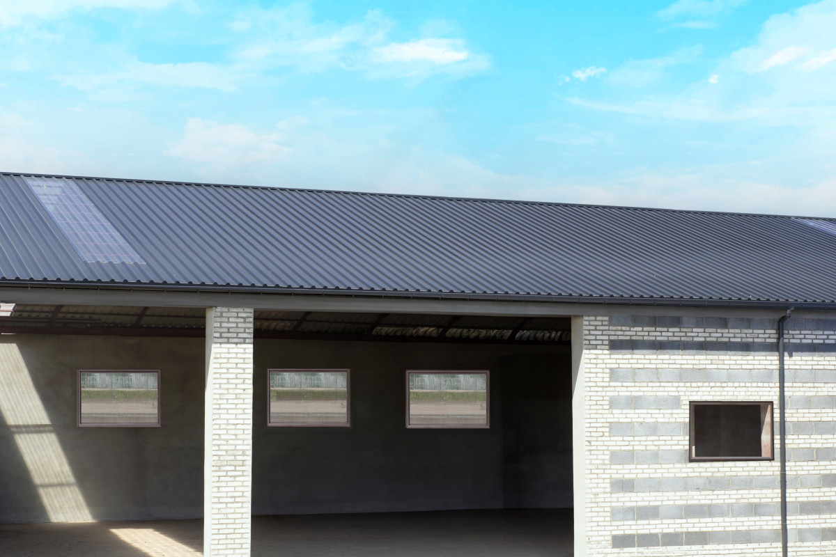 Jak i czym uszczelnić dach z blachy?