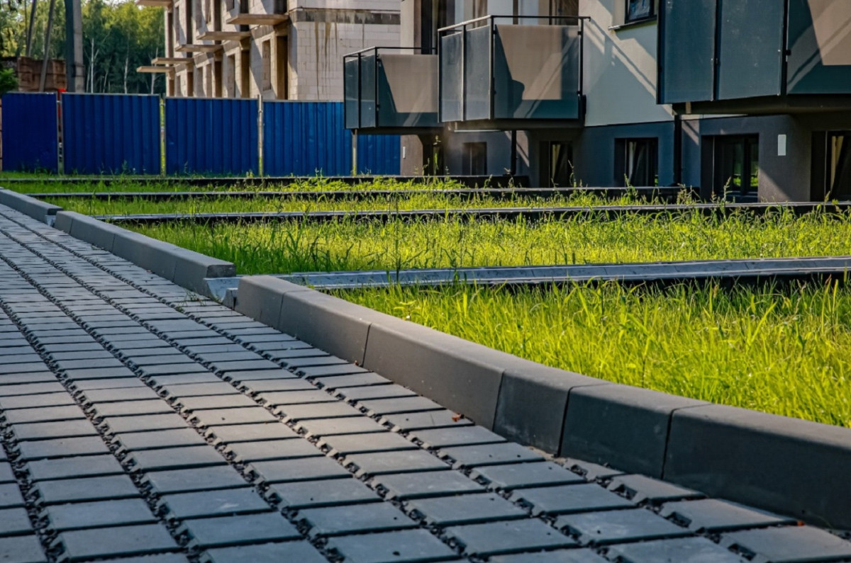 Odprowadzanie wody – dlaczego to tak ważne i jak kostka EcoVenti może pomóc?