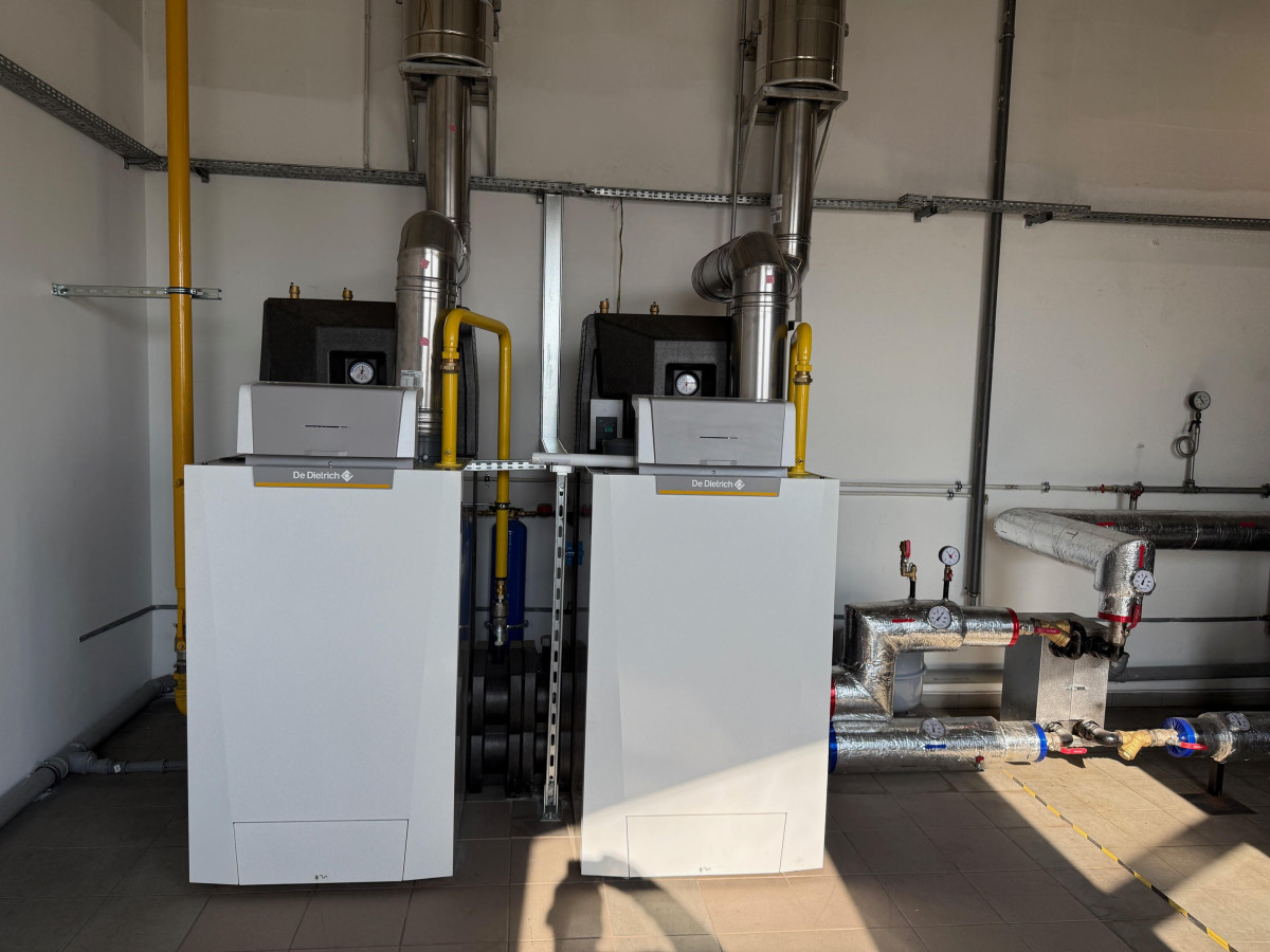 Nowoczesne ciepło dla hurtowni budowlanej – kotły De Dietrich w centrum 3W i Tadmar w Czeladzi