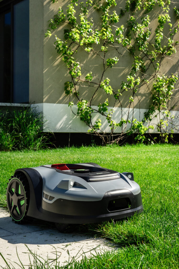 roboty_koszace_ogrod_nowoczesny_maj_2024_fullsize_02