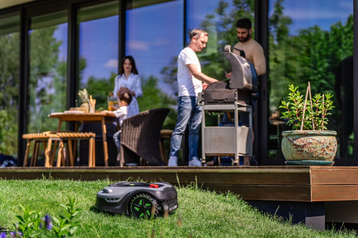 Roboty koszące Stalco Perfect – inteligentne rozwiązania dla Twojego ogrodu