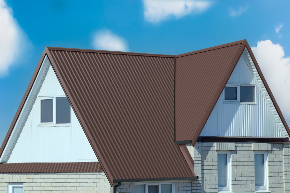 Jak obliczyć powierzchnię dachu, żeby odpowiednio zamówić blachę trapezową?