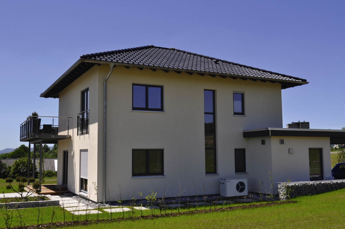 Jak chłodzić dom pompą ciepła i czy warto połączyć ją z rekuperacją?