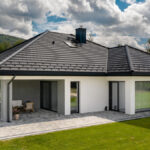 Dachówka-ceramiczna-SIMPLA-antracytowa-angoba-marki-swissporTON