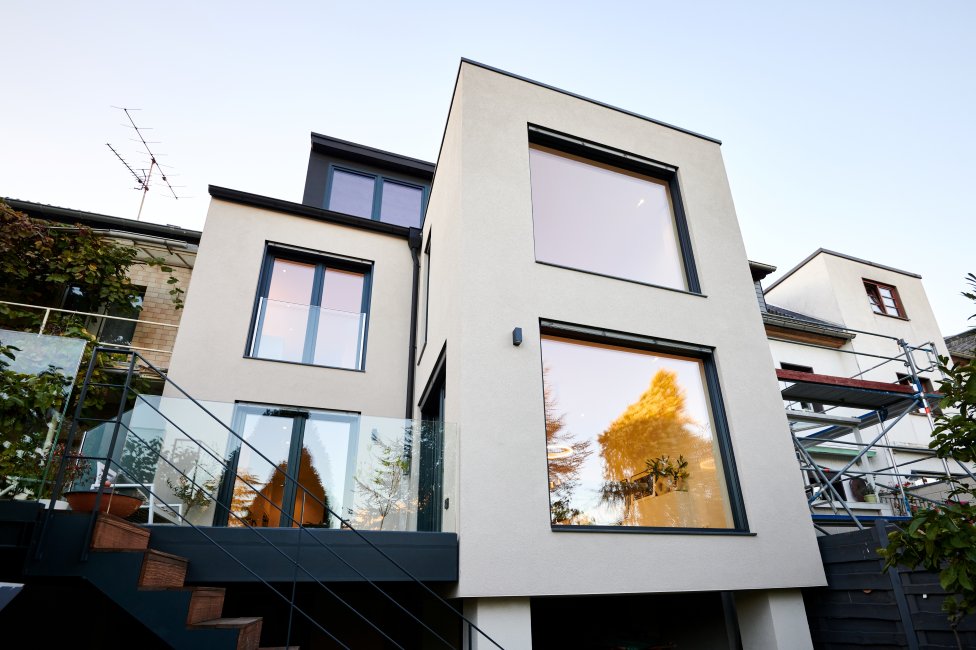 Jakie znaczenie ma głębokość zabudowy okna?