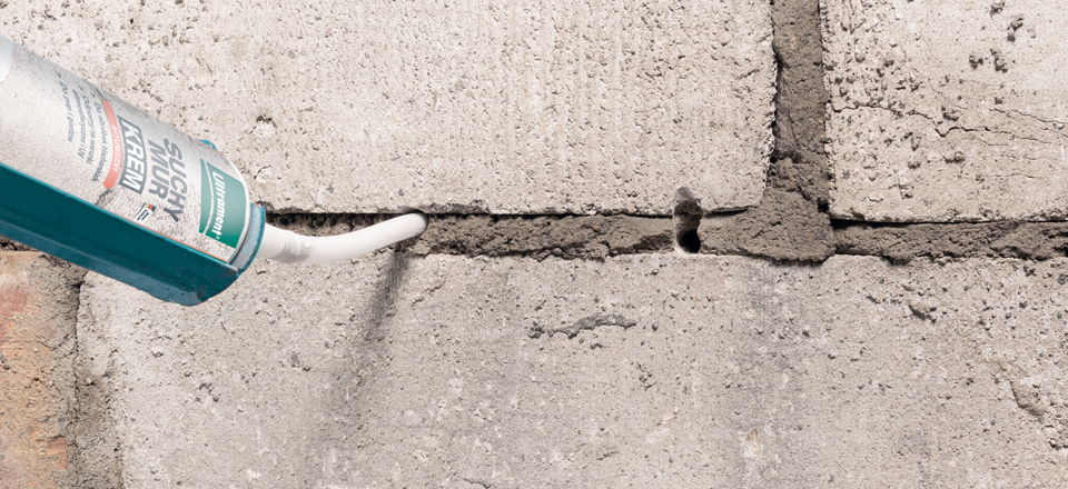 Osuszanie ekstremalnie zawilgoconych murów – iniekcja krok po kroku